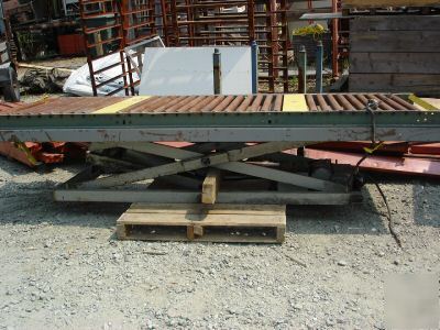 American scissor lift table w/conveyor top