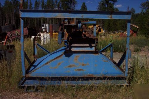 Shop-built 4 cubic yard plate feeder with grizzly