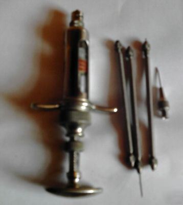 Vintage cjampion b-d vet syringe 10CC w/box