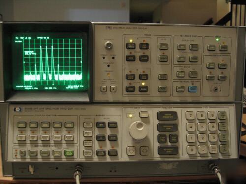 Hp 8568B spectrum analyzer 1.5GHZ opt E44, H44 & H96