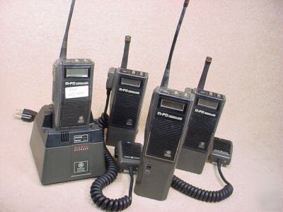 Qty 4 ge m-pd uhf 450-470 mhz 4 w 48 ch handheld radios