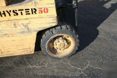 Forklift hyster 5000LB treaded drive tires electric 