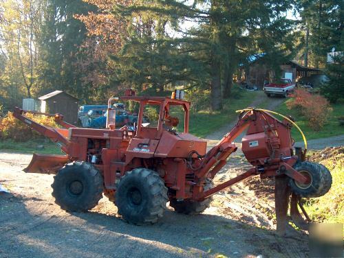 Ditch witch R100 vibratory plow trencher