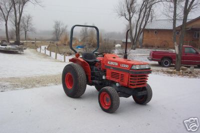 1992 4 wheel drive kubota tractor l-2350 with 6FT blade