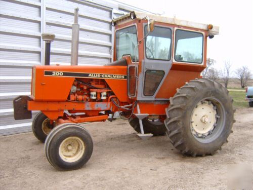 Allis chalmers 200 tractor. one owner 1650 true hours