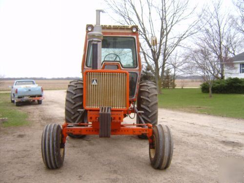 Allis chalmers 200 tractor. one owner 1650 true hours