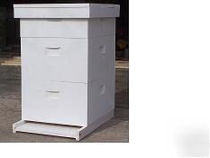 2 beehives for honey bees: beekeeping