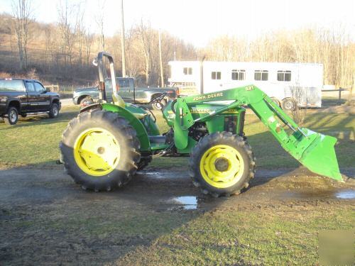 John deere 5105 tractor with 521 loader. only 208 hours