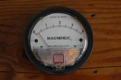 Dwyer magnehelic pressure gage 0-4