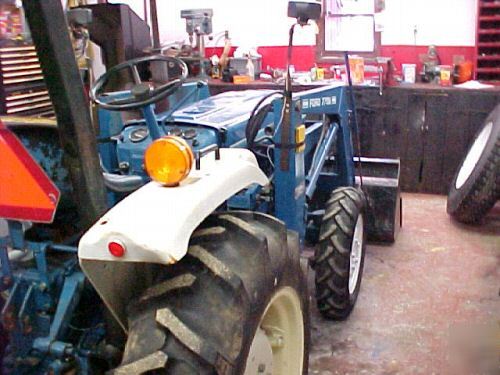 1985 ford 1710 4X4 tractor with 77A loader 