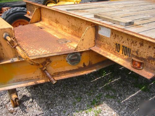 2001- hudson 10H 10 ton t/a 18' trailer w/ beaver trail