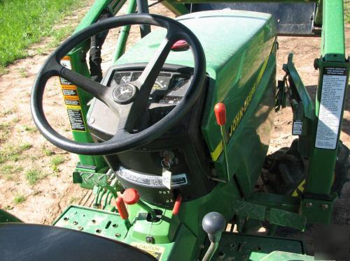 Mint john deere 770 4X4 tractor w/ loader, p/s, 239HRS 