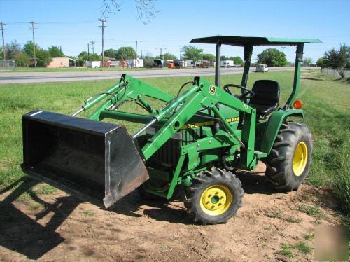 Mint john deere 770 4X4 tractor w/ loader, p/s, 239HRS 