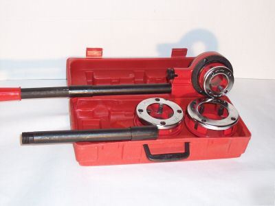 Ratchet pipe threader tools set in box tools