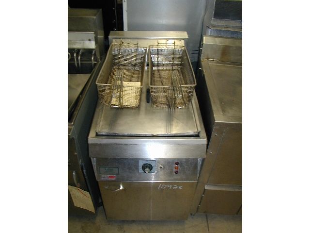 Pitco frialator twin basket upright fryer - on casters