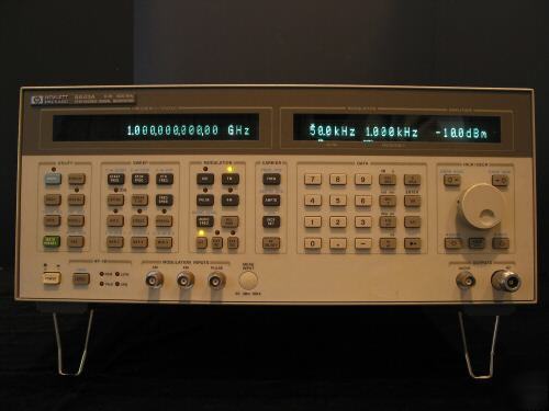 Hp-8643A synthesized signal generator