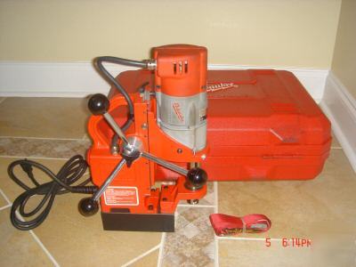 Milwaukee 4270-21 electromagnetic drill press 