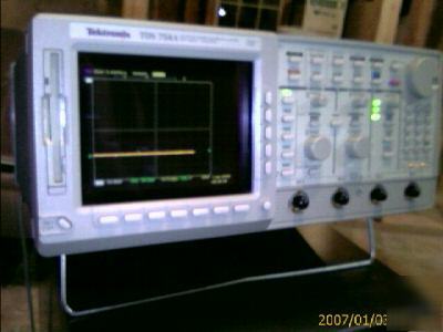 Tektronix TDS754A tds 754A 4-ch 500MHZ oscilloscope