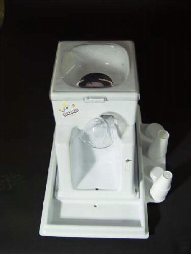 Like new snowie 3000 -shaved ice machine- - used 1 month