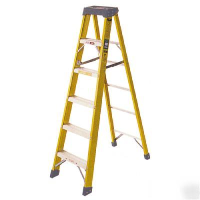 Series 2022 - fiberglass 8 ft. step ladder