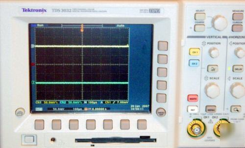 Tektronix TDS3032 color digital phosphor oscilloscope