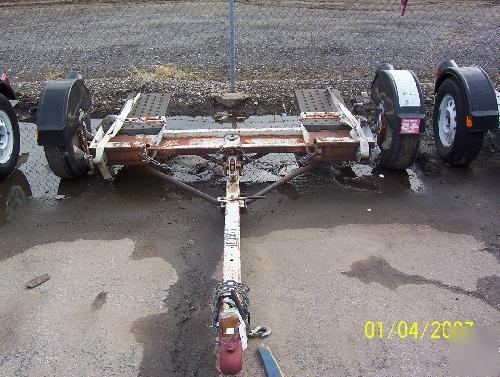 Demco RK200 automobile tow dolly 
