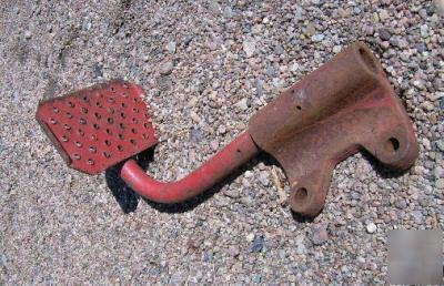 Dismount step and bracket for ih farmall 1206 tractor