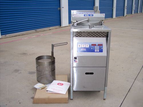 Broaster company electric pressure fryer model 1800 