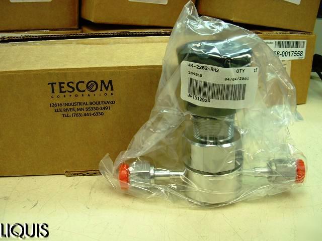 New tescom 44-2262-RH2 44-2262 valve 400 psi in box 