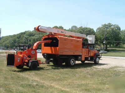 1998 c-7500 bucket truck with chipper
