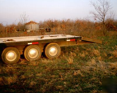 32 foot gooseneck trailer triple axle dove tail tractor