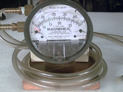 Dwyer magnehelic differential pressure gage 0 - .50