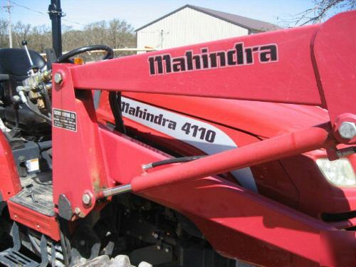 Mahindra 4110 tractor & loader 41 hp, 570 hours 