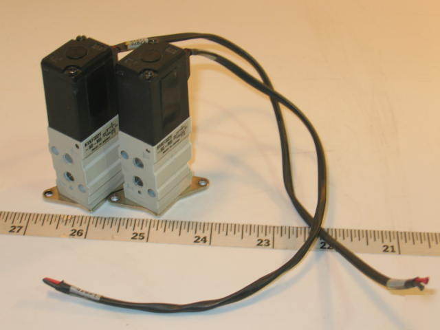 Pair smc pneumatic 3 port solenoid valve NVKF332V-5G-M5