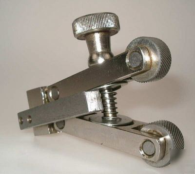 Clamp type knurling tool for small lathe