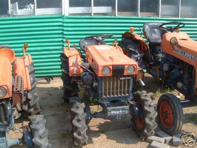 Kubota B7000 4WD compact tractor