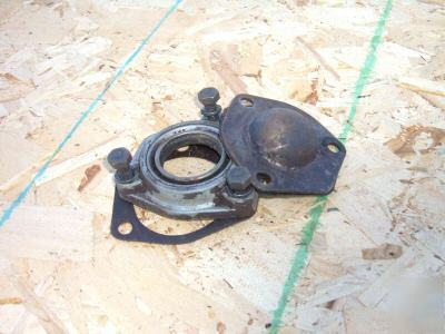 Farmall b differential bearing retainer cage retainer