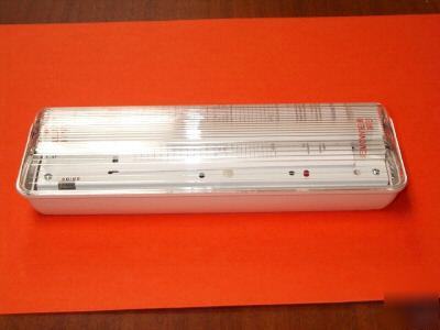 8W 3HR non maintained economy emergency light