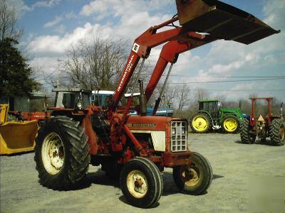 International 674 2WD farm tractor w/1850 loader-61HP