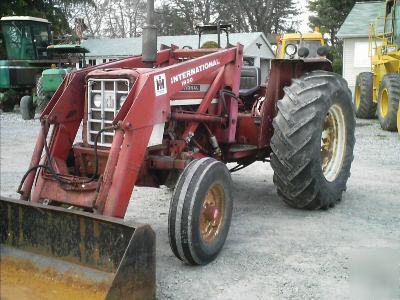 International 674 2WD farm tractor w/1850 loader-61HP