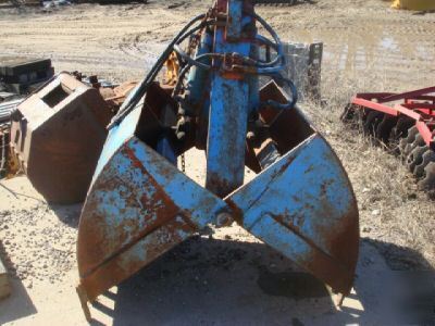 Clam shell bucket hyd. acuated for loading anything