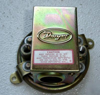 New dwyer 1910-00 low pressure switch in box 