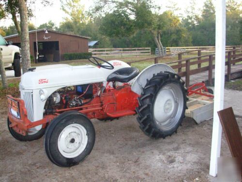 1952 ford 8N 4-cylindertractor with bush hog