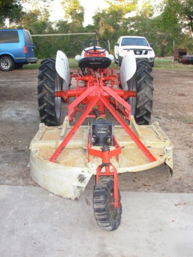 1952 ford 8N 4-cylindertractor with bush hog