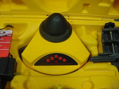 Spectra precision 1452XL laser level w/accessories+case