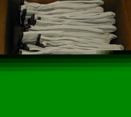 Lot of 32 pairs of all leather work gloves