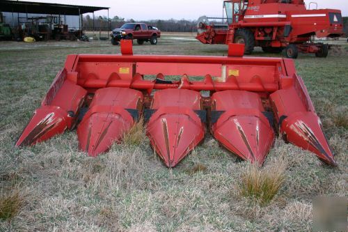 Massey ferguson 1144- 4 row wide cornhead