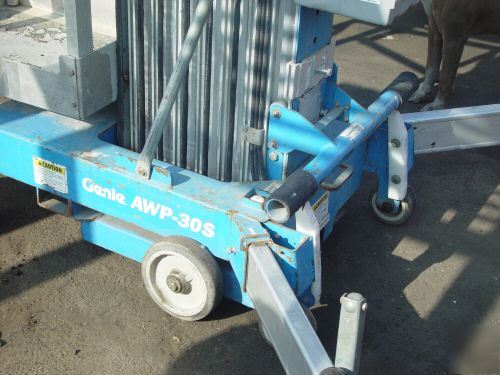 2000 genie awp-30S scissor man lift AW30S aw 30