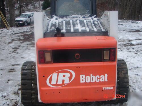 2001 864T-200 bobcat track loader low hrs. no 