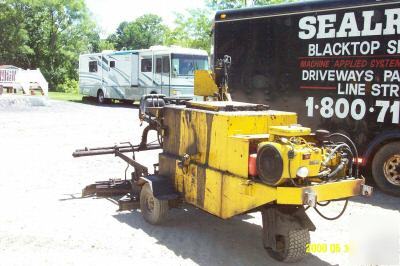 Asphalt-sealcoating-sealing-system 